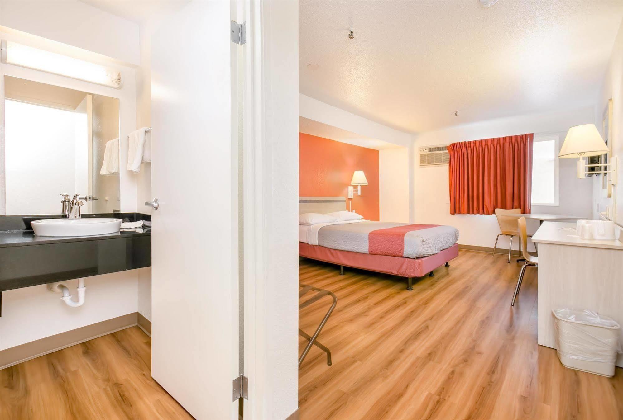 Motel 6 Minneapolis Airport - Mall Of America ภายนอก รูปภาพ