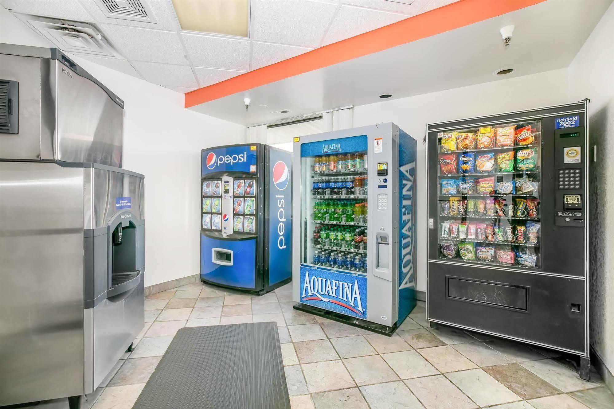 Motel 6 Minneapolis Airport - Mall Of America ภายนอก รูปภาพ